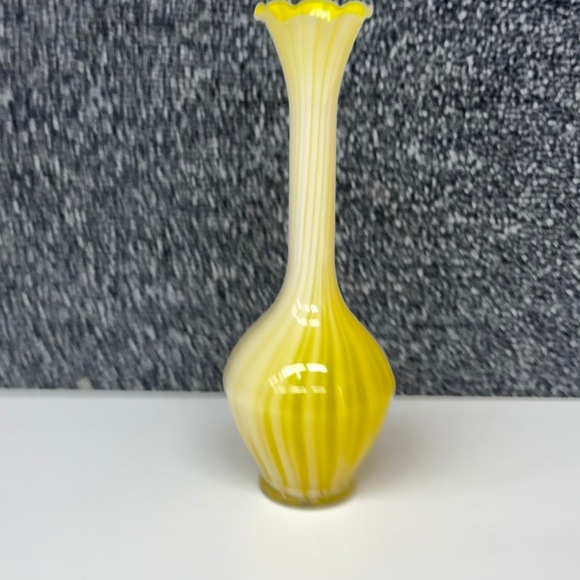 Vintage Yellow White Swirl Glass Bud Vase Ruffled Scalloped Rim Hand Blown 10" - Picture 6 of 11